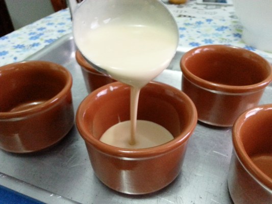 Essa foto deixou o creme mais pálido gente, mas ele é mais amarelinho que isso tá!