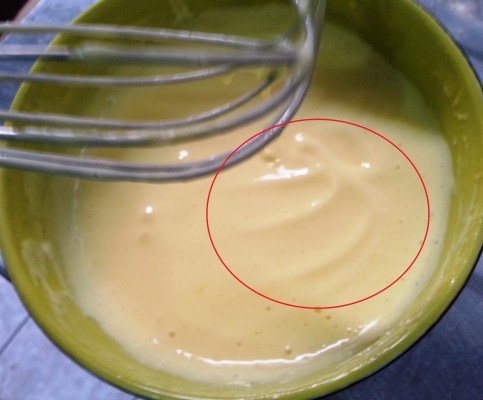 Note a área dentro do círculo: O rastro do fouet se mantém, isso mostra que o sabayon engrossou e já está no ponto!