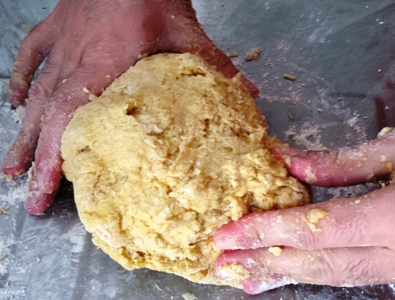 Início da mistura da massa. 